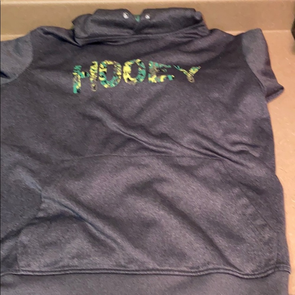 Men’s Medium Hooey Sweathshirt.